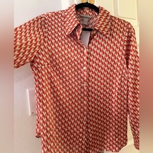 H&M!Red and cream women’s shirt w/large pointed collar and long cuffed sleeve